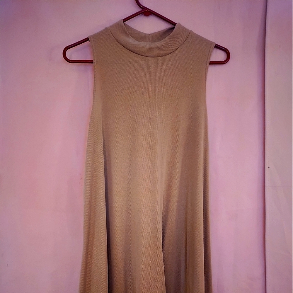 4/$20 Like new Love Chelsea sleeveless tan dress-S